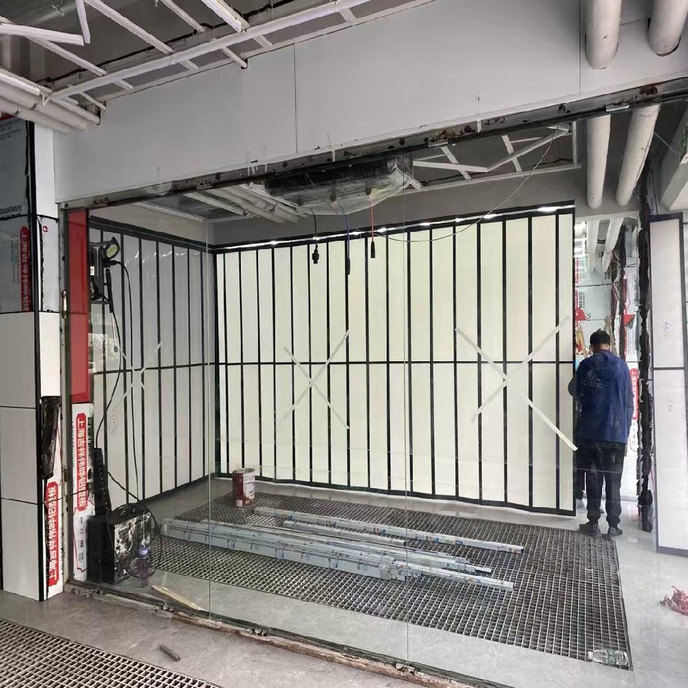 商场卷帘门